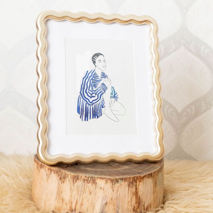 Porta Retrato Contorno Dourado 15x21