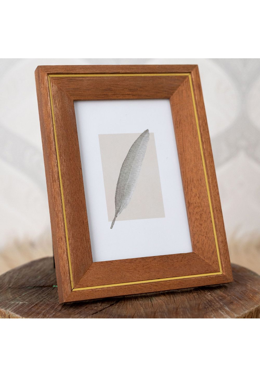 Porta Retrato 10x15 em Madeira com detalhe dourado