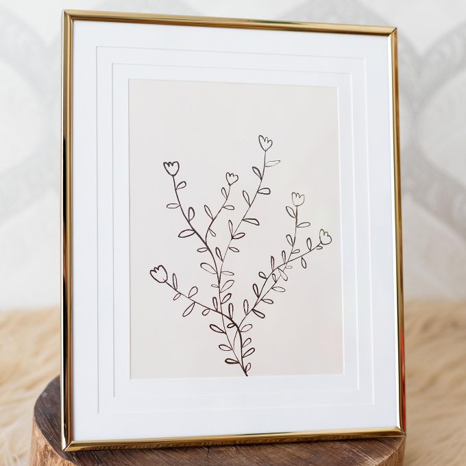 Porta‑Retrato em Metal 15x21 – Design Moderno e Elegância Duradoura - 1