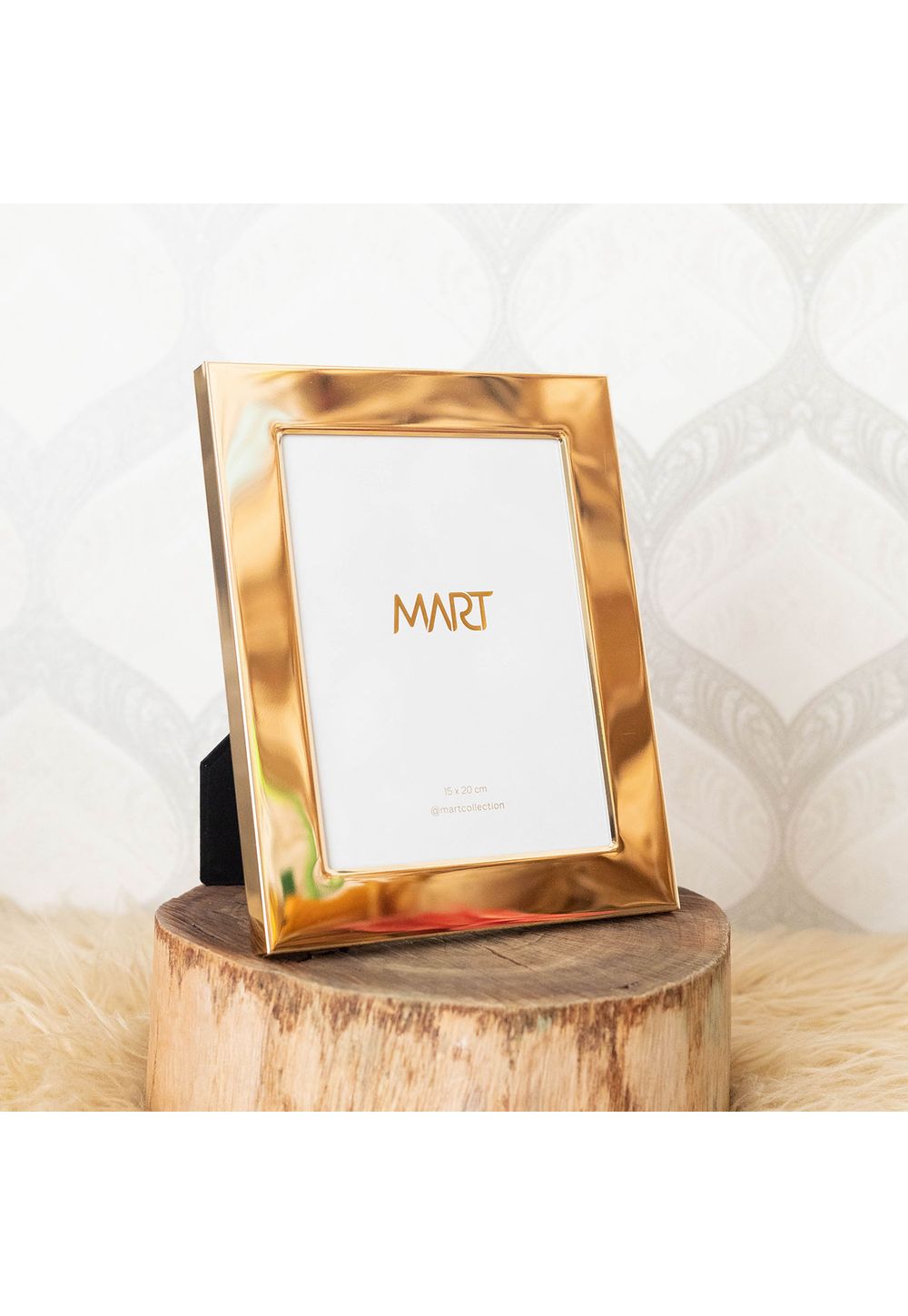 Porta-Retrato em Metal Dourado 15x21 – Design Moderno e Elegância Duradoura