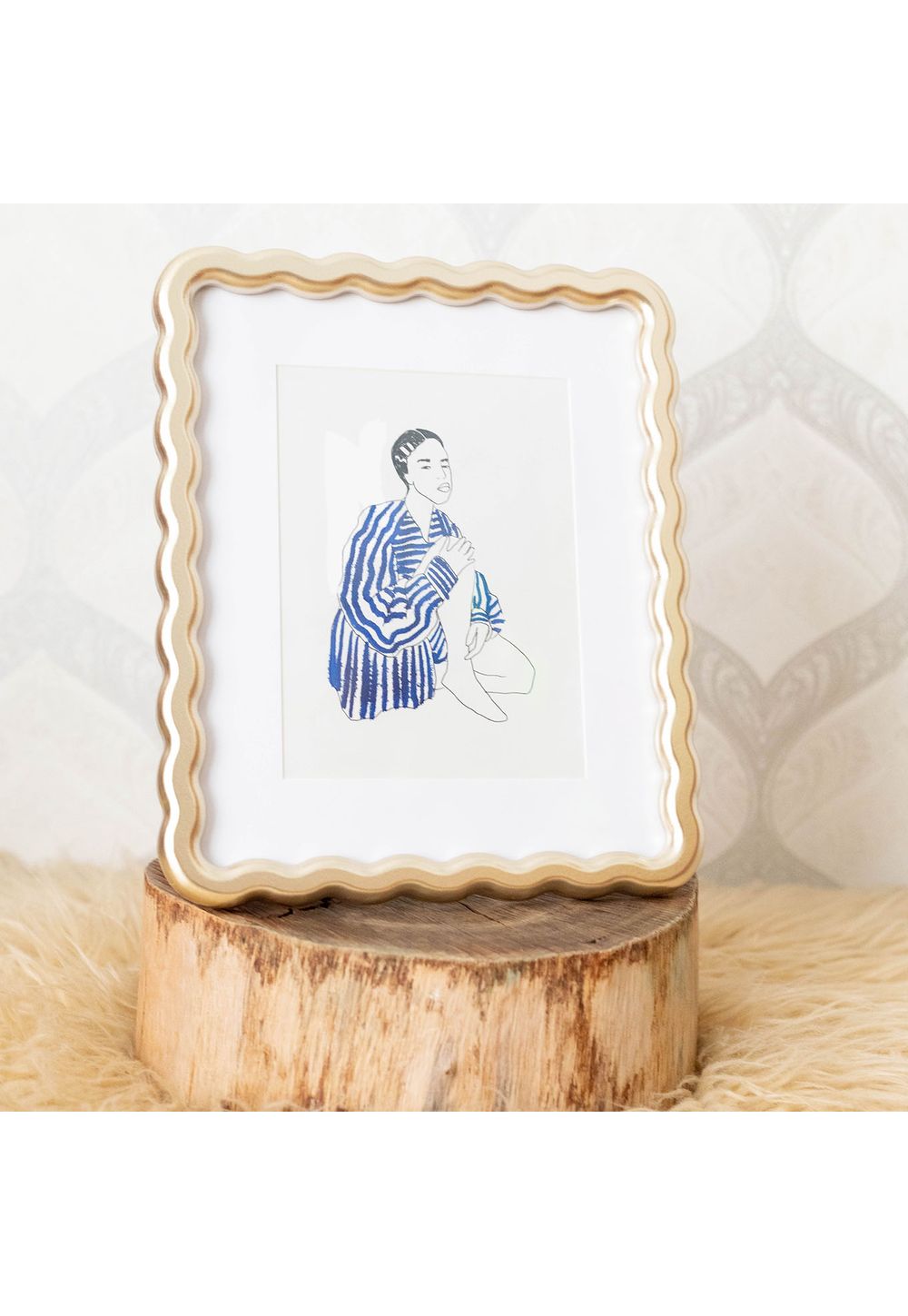 Porta‑Retrato Contorno Dourado 15x21– Elegância Dourada para Suas Fotos